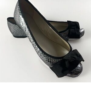 NIB Karen Millen Silver Snakeskin Print Leather and Black Bow Flats EUR 38 US 8